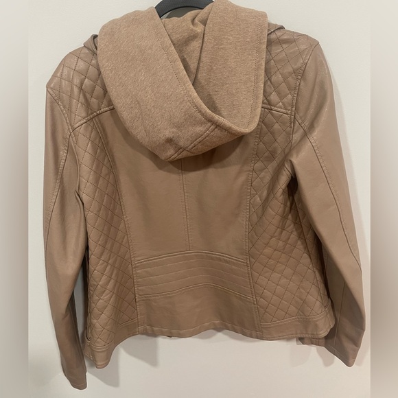 Giacca Beige Faux Leather Jacket for Women-Detachable Hoodie (LIKE NEW) - Picture 3 of 7